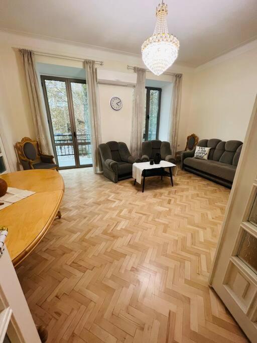 Spacious 2 Bedrooms In The Center Of יירבאן מראה חיצוני תמונה